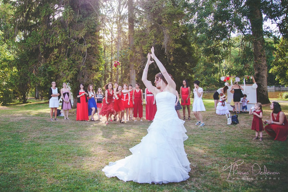 Le lancé du bouquet de la mariée