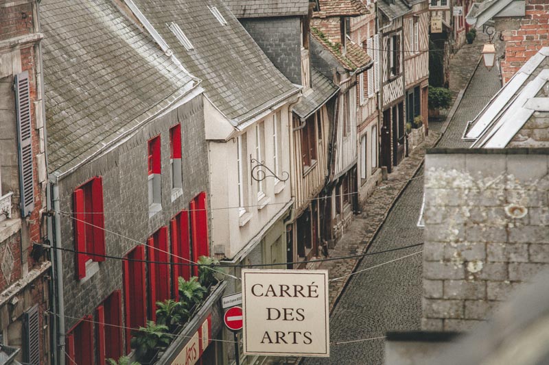 Rue de Honfleur, le carré des arts