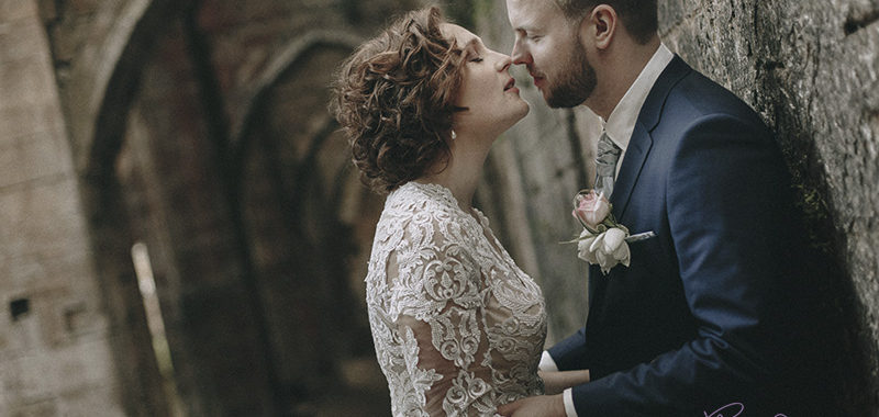 Un mariage romantique à l'abbaye de Trois-Fontaines