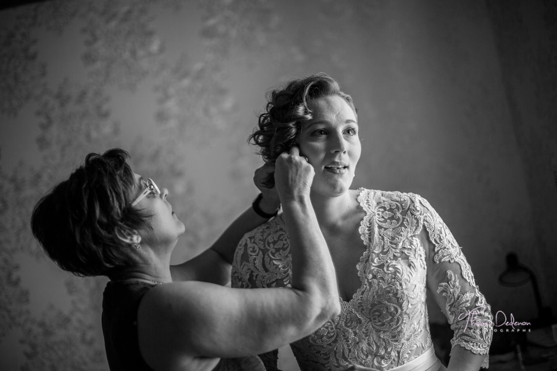 Reportage Mariage à l'abbaye Trois Fontaine - Préparatifs de la mariée