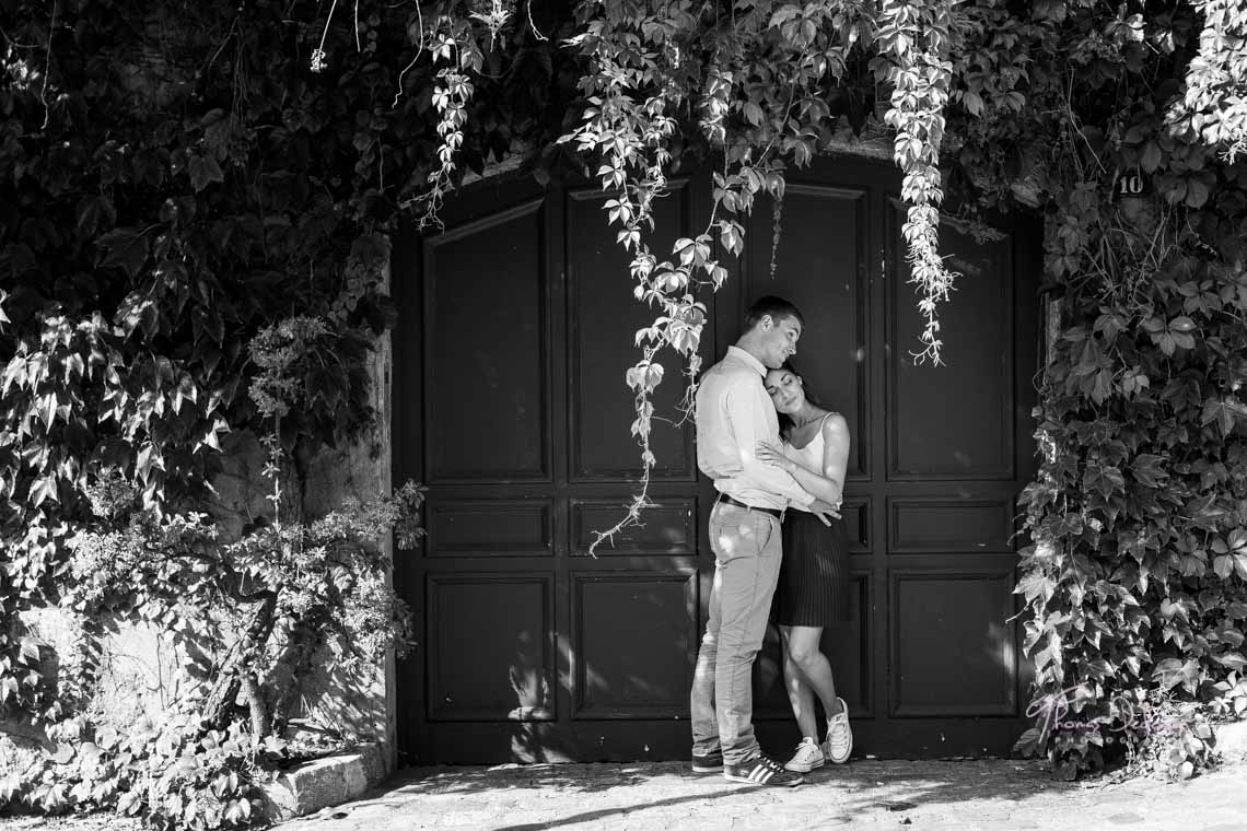 seance engagement paris montmartre porte typique