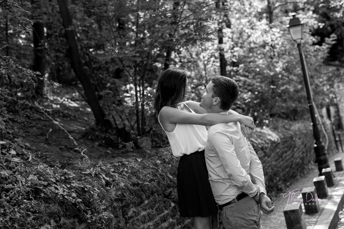 Love session in paris, montmartre by french wedding photographer based in troyes