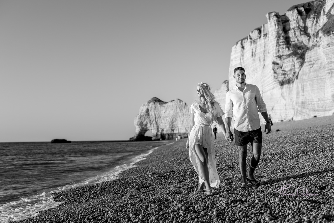 Séance Engagement au bord de mer à Etretat