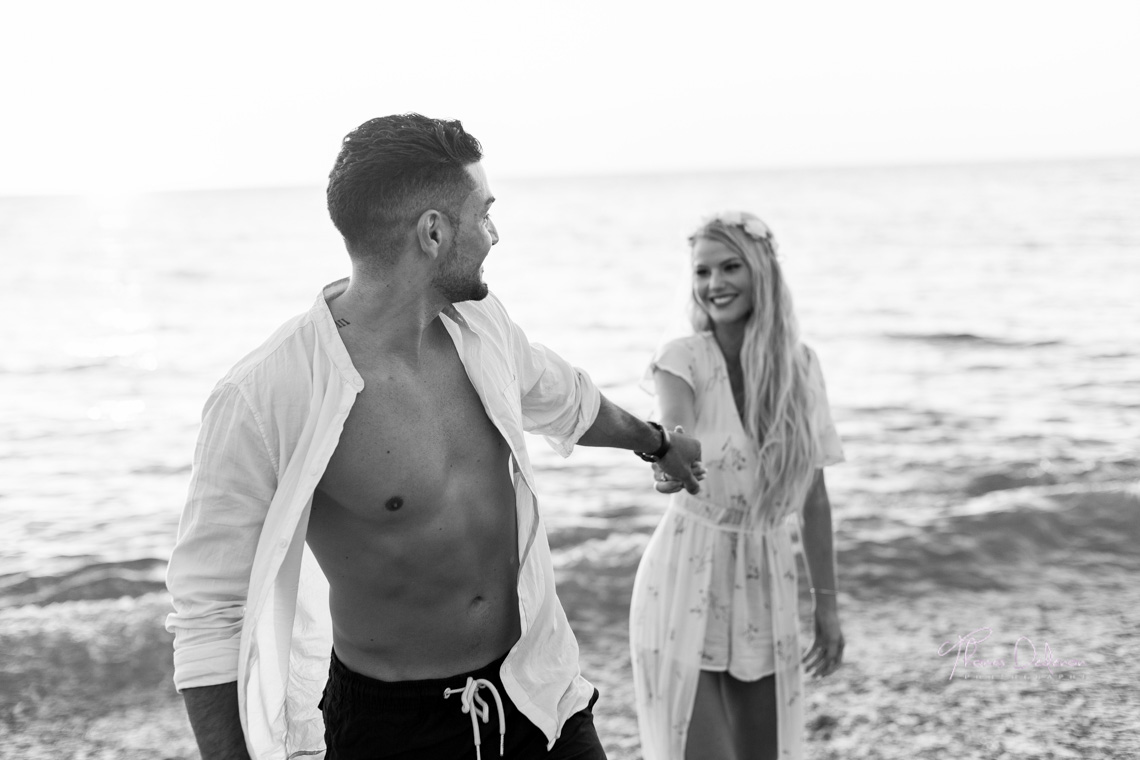 photo couple etretat noir et blanc