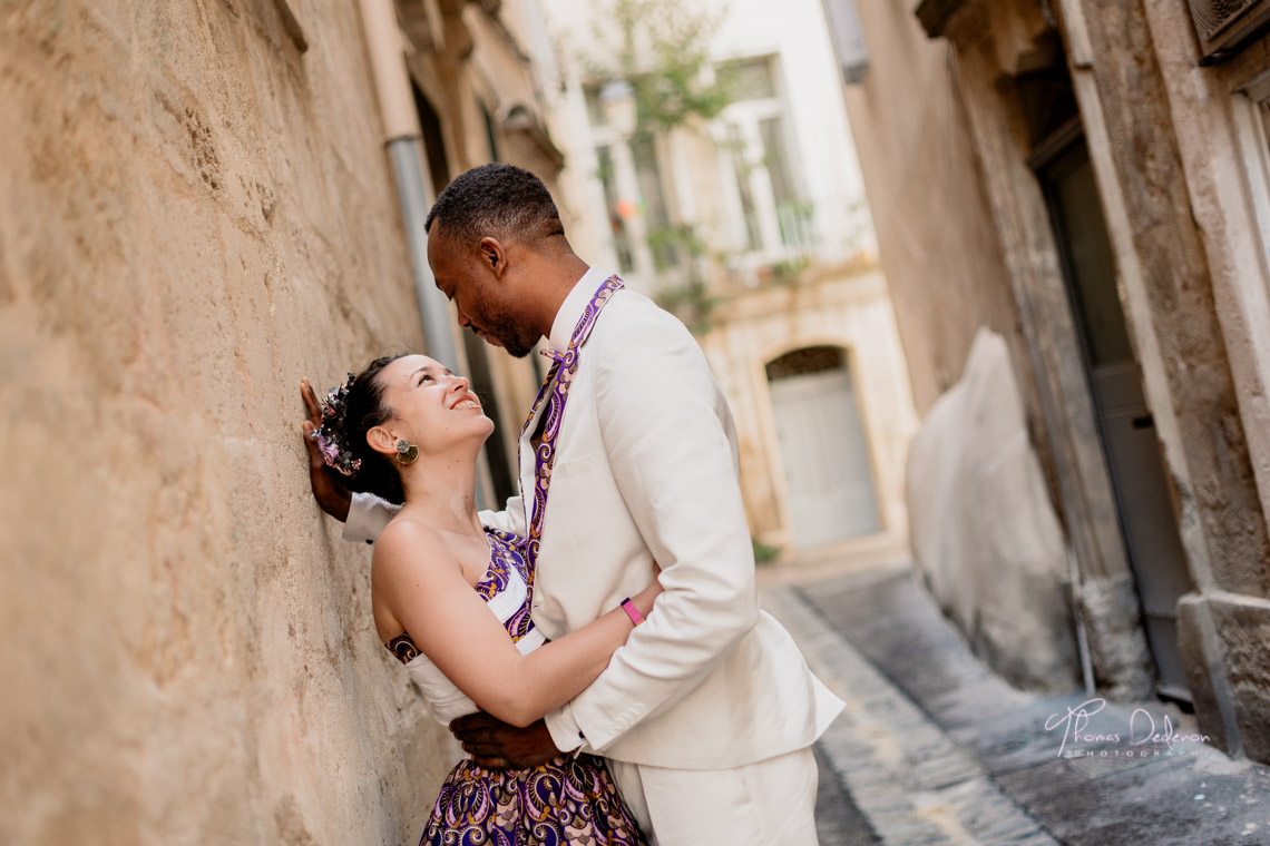 Séance photo de couple dans les ruelles de Montpellier